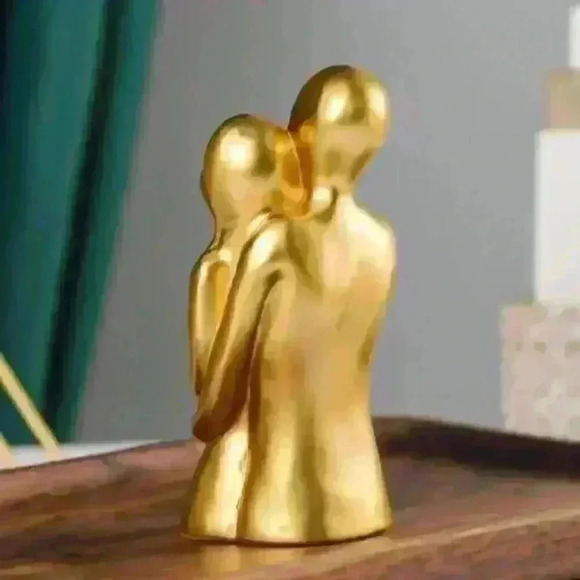 New Gold Sculpture, Embracing Couple, Modern Art, Minimalist, Romantic. - Picture 3 of 3